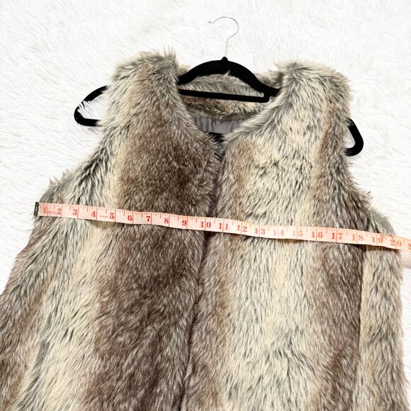 Women INC International Concepts Ombre Faux Fur Vest in Smoky Taupe Size S/M - Picture 5 of 6